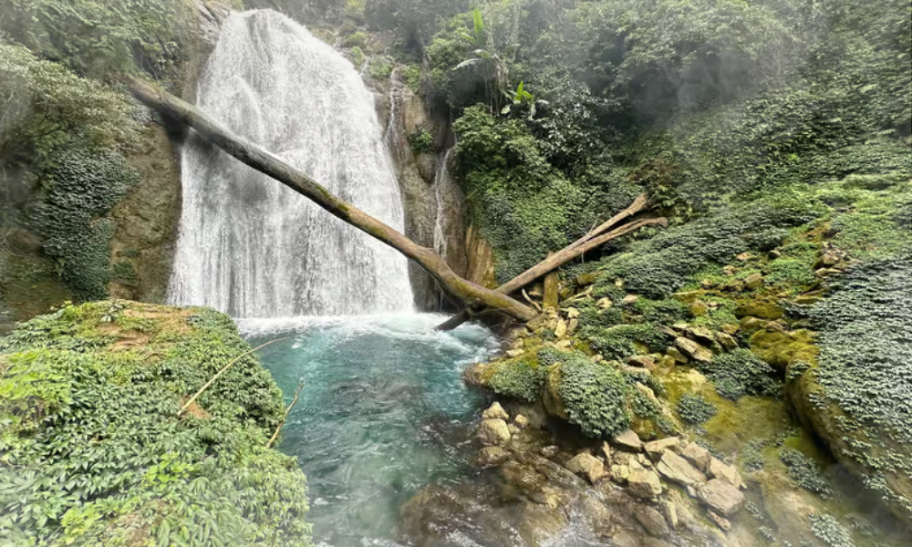 A Boong Waterfall (Lung Ho)