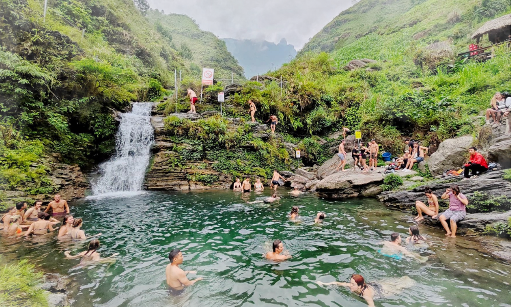 Luong Waterfall (Na Chi Commune)