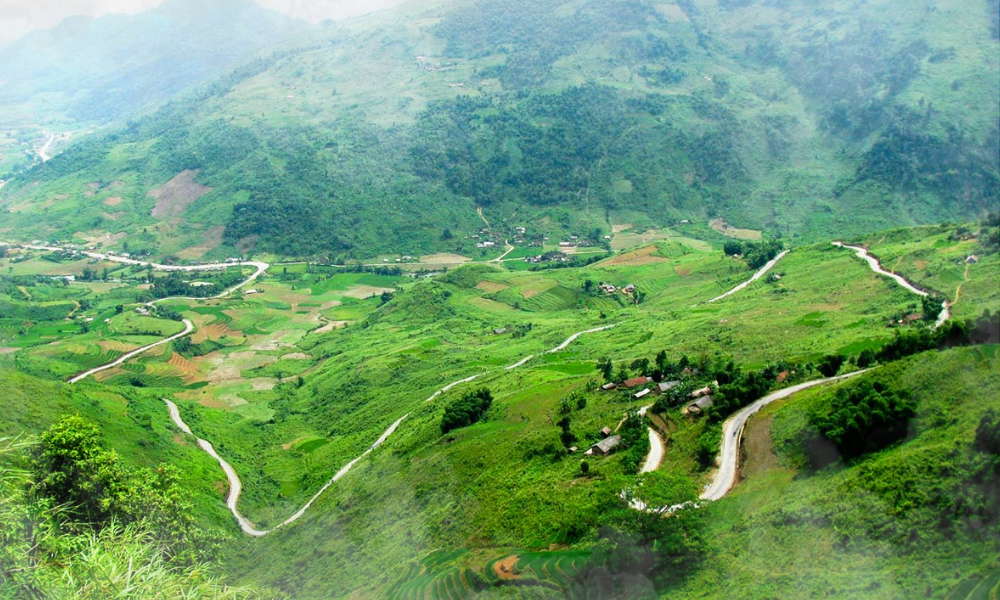 Bac Sum Pass - Explore Ha Giang's First Mountain Pass 2 The climate of the northern highlands dramatically alters the visual landscape of the mountains throughout the changing seasons