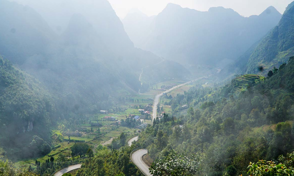 Deciphering the Geometry of Chin Khoanh Ramp