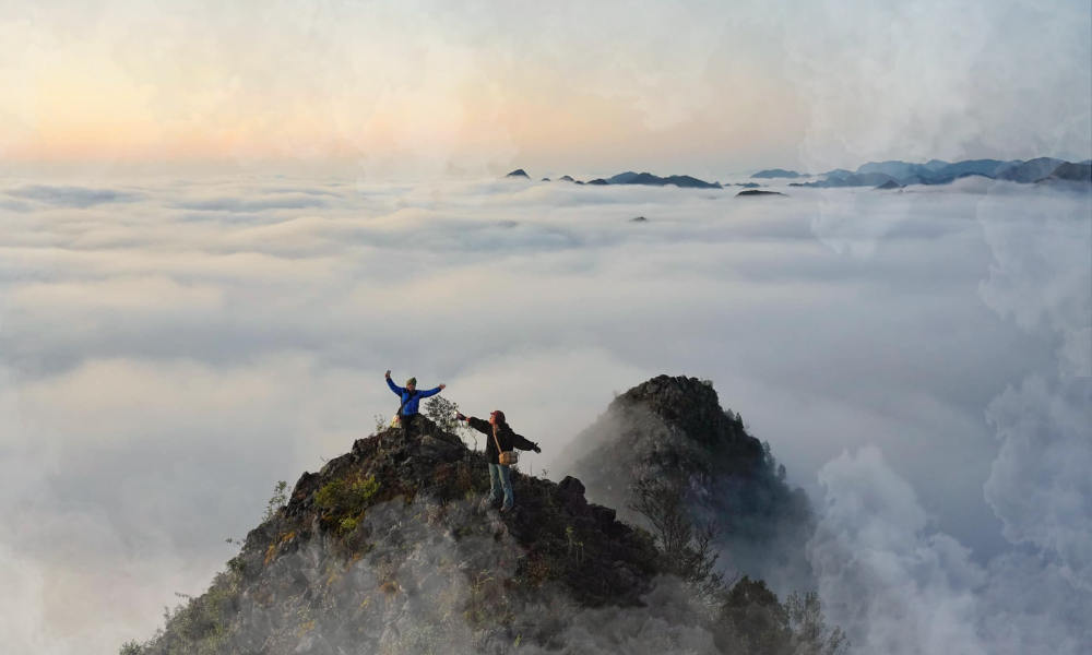 Ha Giang Cloud Hunting - 6 Best Places Above the Clouds 3 Essential Packing Guide for Ha Giang Cloud Hunting