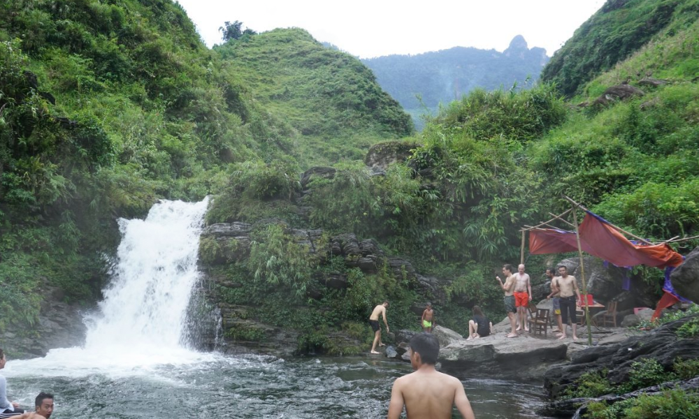This peaceful commune offers a stark, refreshing contrast to the barren, rocky landscapes found earlier on the northern loop