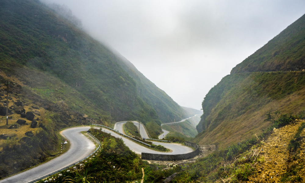 Tham Ma Pass - Discover Ha Giang’s Famous 9-Turn Pass 3 Chrono-Atmosphere: The Microclimates of the Pass