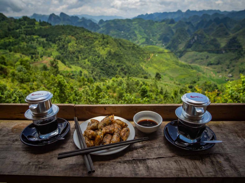 For photography lovers and social media creators, this cliffside cafe offers endless opportunities for epic shots.