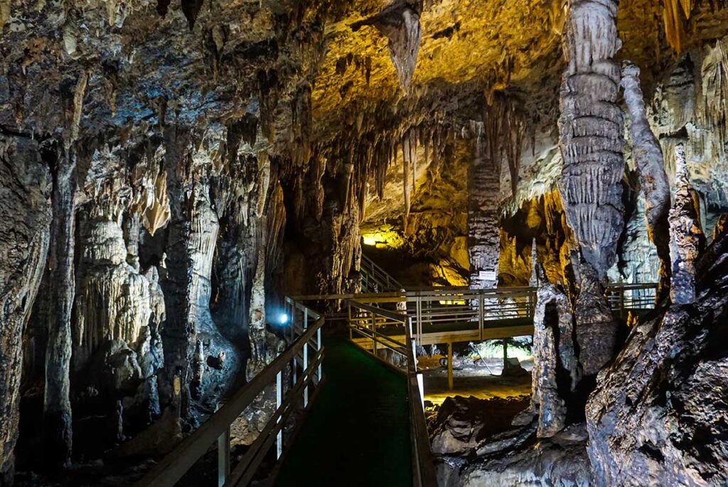 Lung Khuy Cave Hiking Tour: Route, Price And Tips (2026) 3 Insider Tips for the Best Lung Khuy Cave Hiking Tour